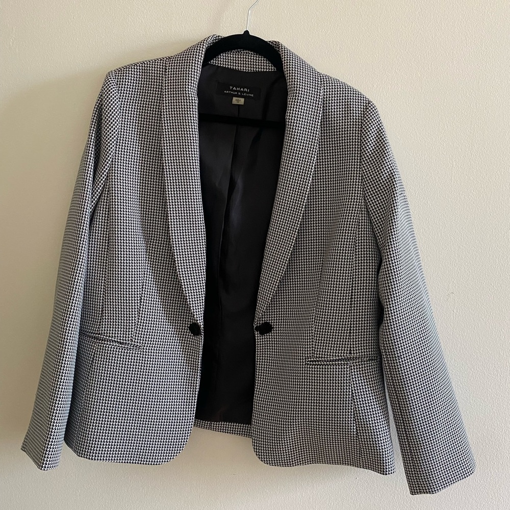 NWOT Tahari blazer